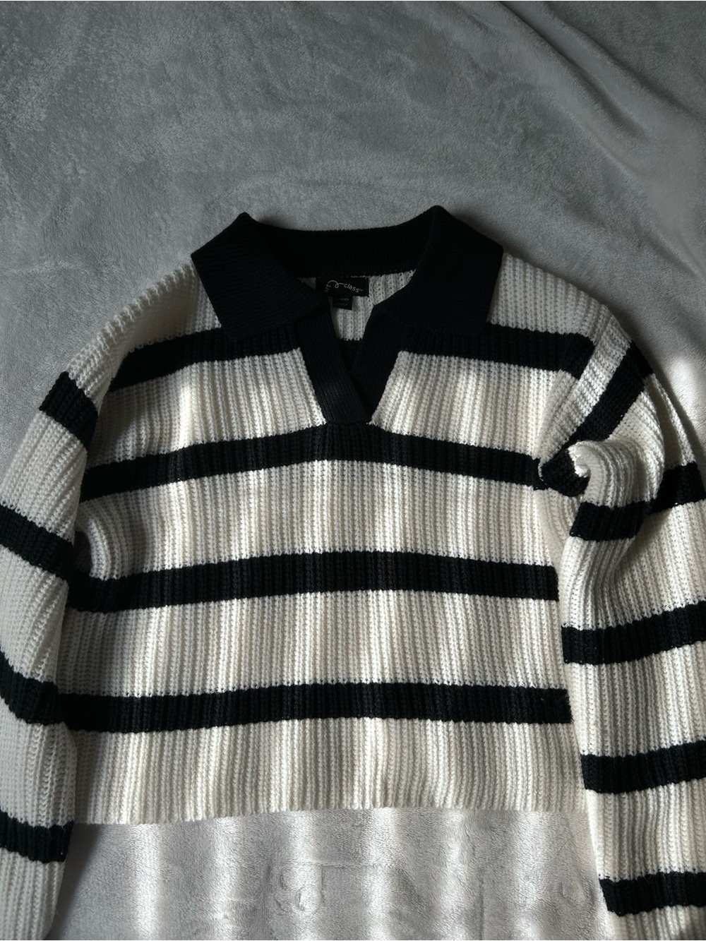 art class Black and Cream Striped V‑Neck Polo Sweater